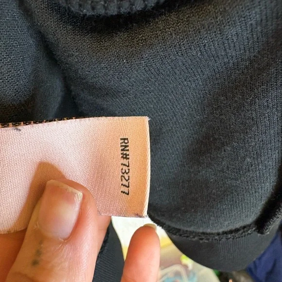 Juicy Couture Velvet Zip-Up Hoodie – Size XL Y2K | Rare | Velour | Rhinestones👑 - Picture 17 of 17